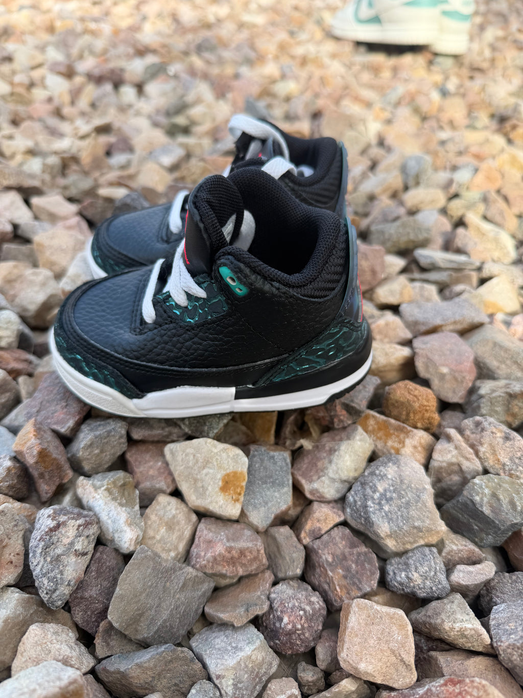 Air Jordan 3 Retro “Green Glow”