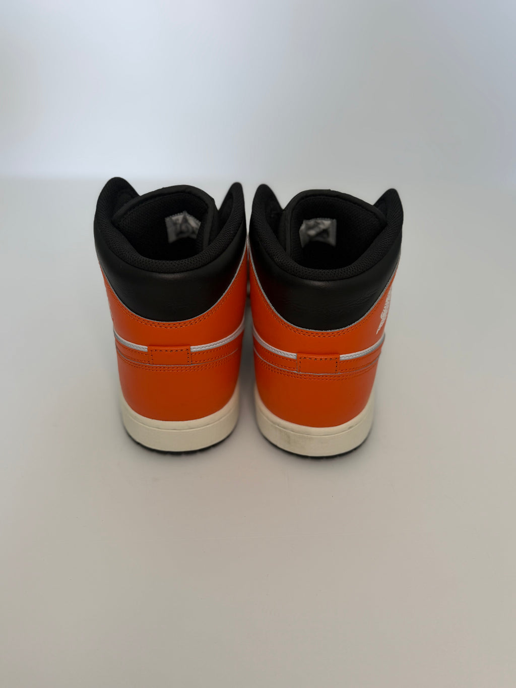 Air Jordan 1 Mid “Starfish Black Toe”