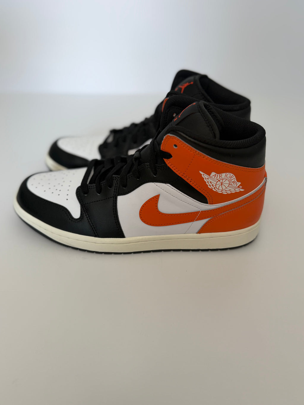 Air Jordan 1 Mid “Starfish Black Toe”